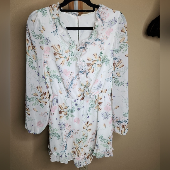 Long-sleeved Floral Romper - Picture 3 of 4